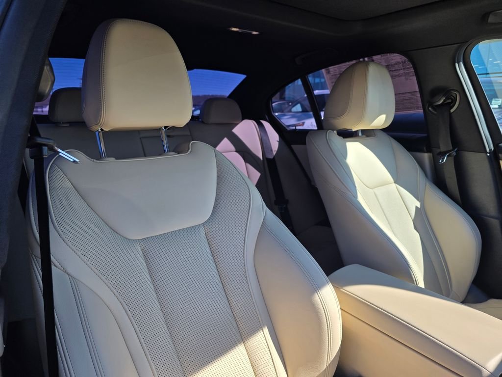 2023 BMW 3 Series 330i - Photo 11