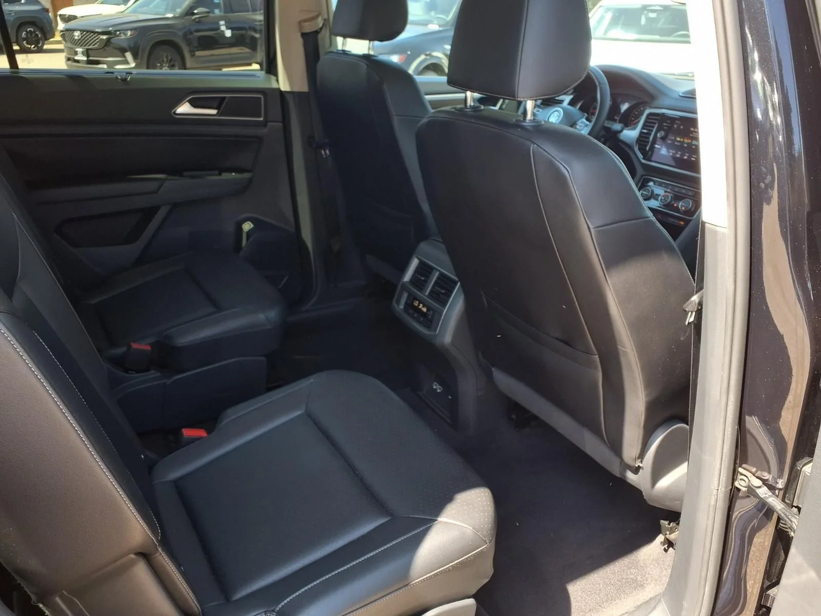 Used 2018 Black Volkswagen SEL image 22