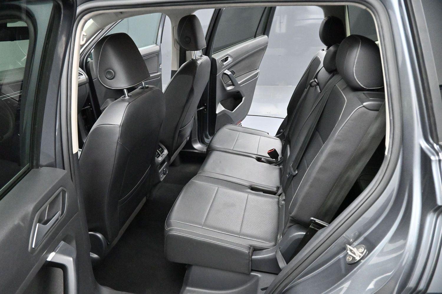 Used 2021 Platinum Gray Metallic Volkswagen SE image 25