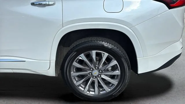 Used 2022 IRIDESCENT PEARL TRICOAT Chevrolet Premier image 32