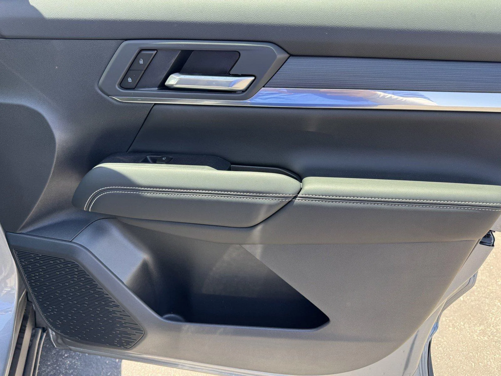New 2026 Sterling Metallic GMC Elevation image 9