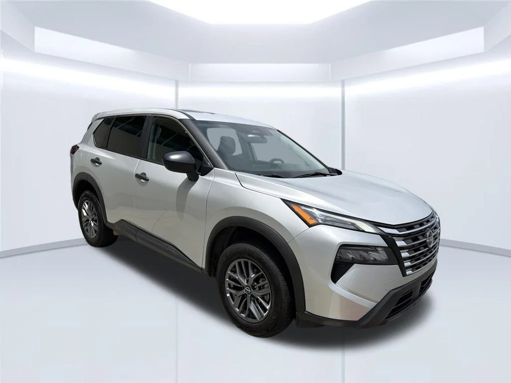 Used 2024 Silver Nissan S image 9