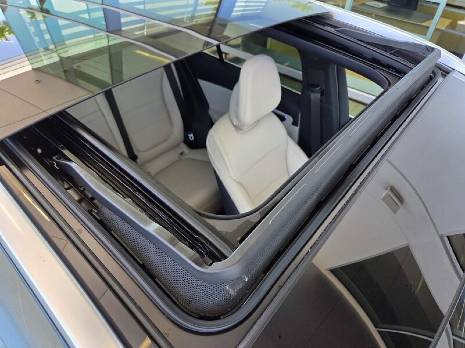 New 2026 Verde Silver Metallic Mercedes-Benz GLC 300 SUV image 19