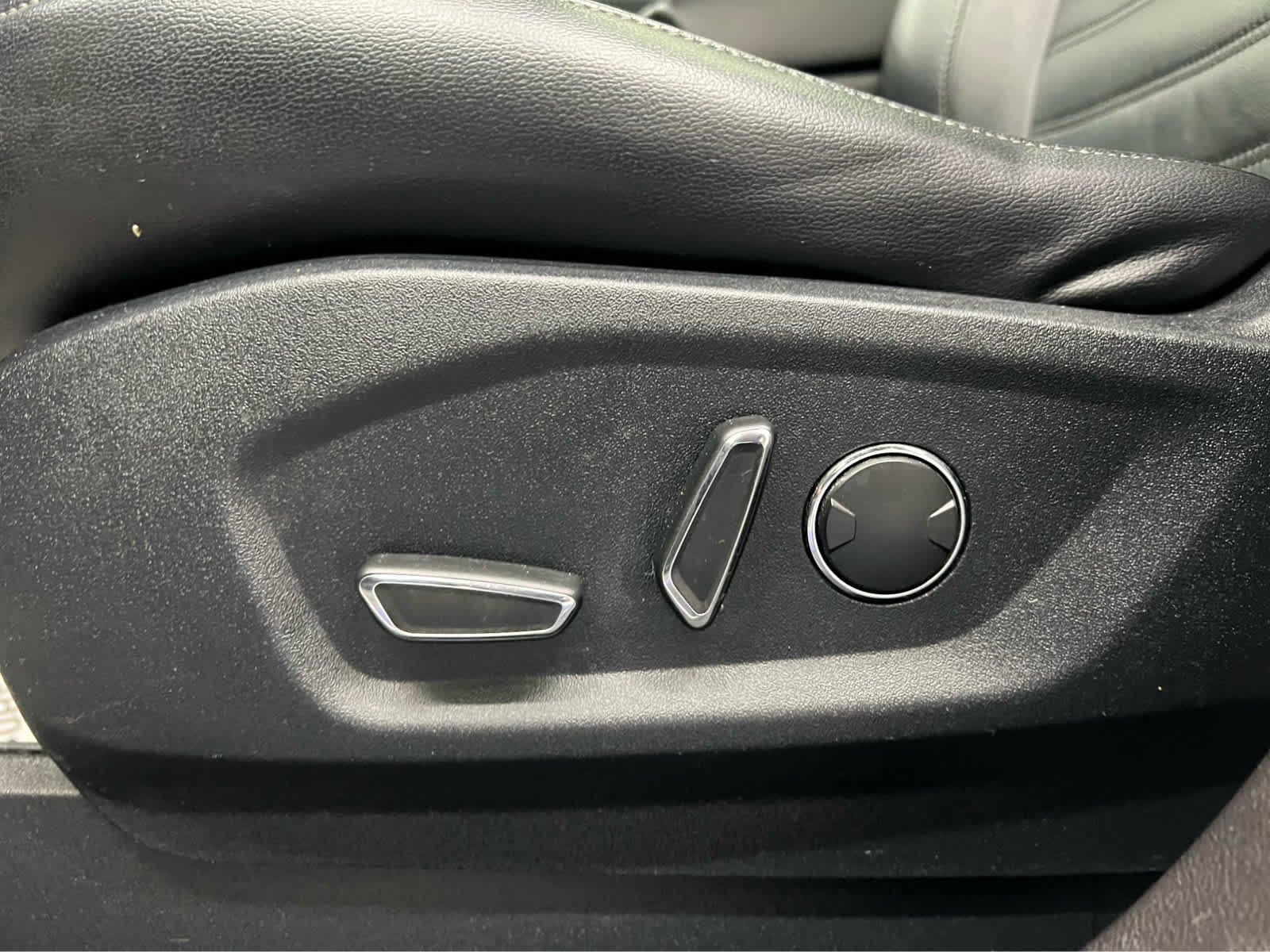 Used 2015 White Platinum Metallic Tri-Coat Ford SEL image 9