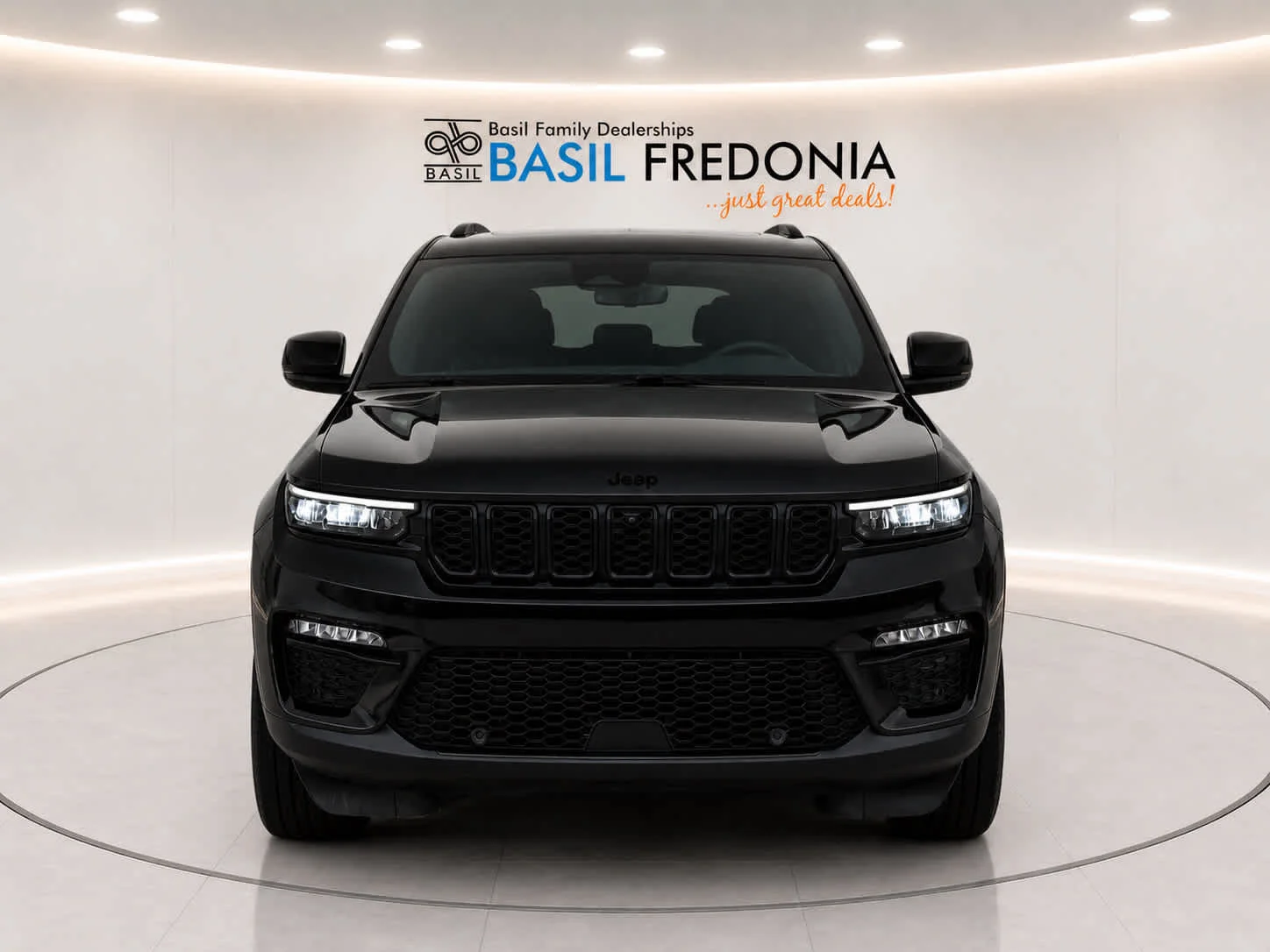Used 2024 Diamond Black Crystal Pearl Jeep Limited image 13