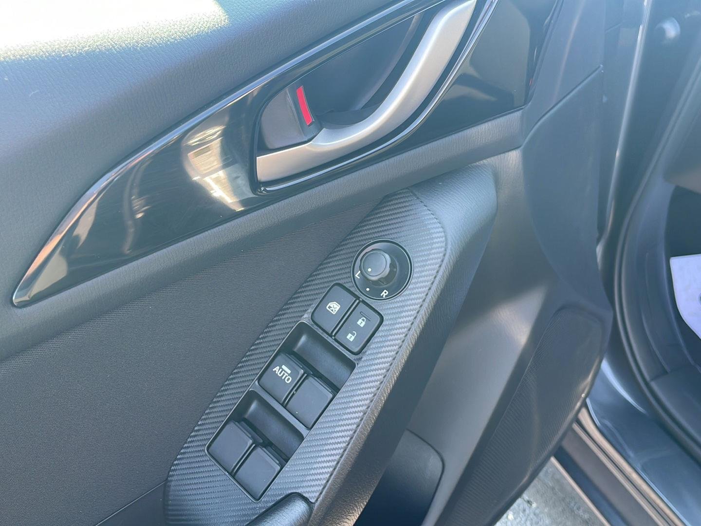 Used 2016 Meteor Gray Mica Mazda i Sport image 11