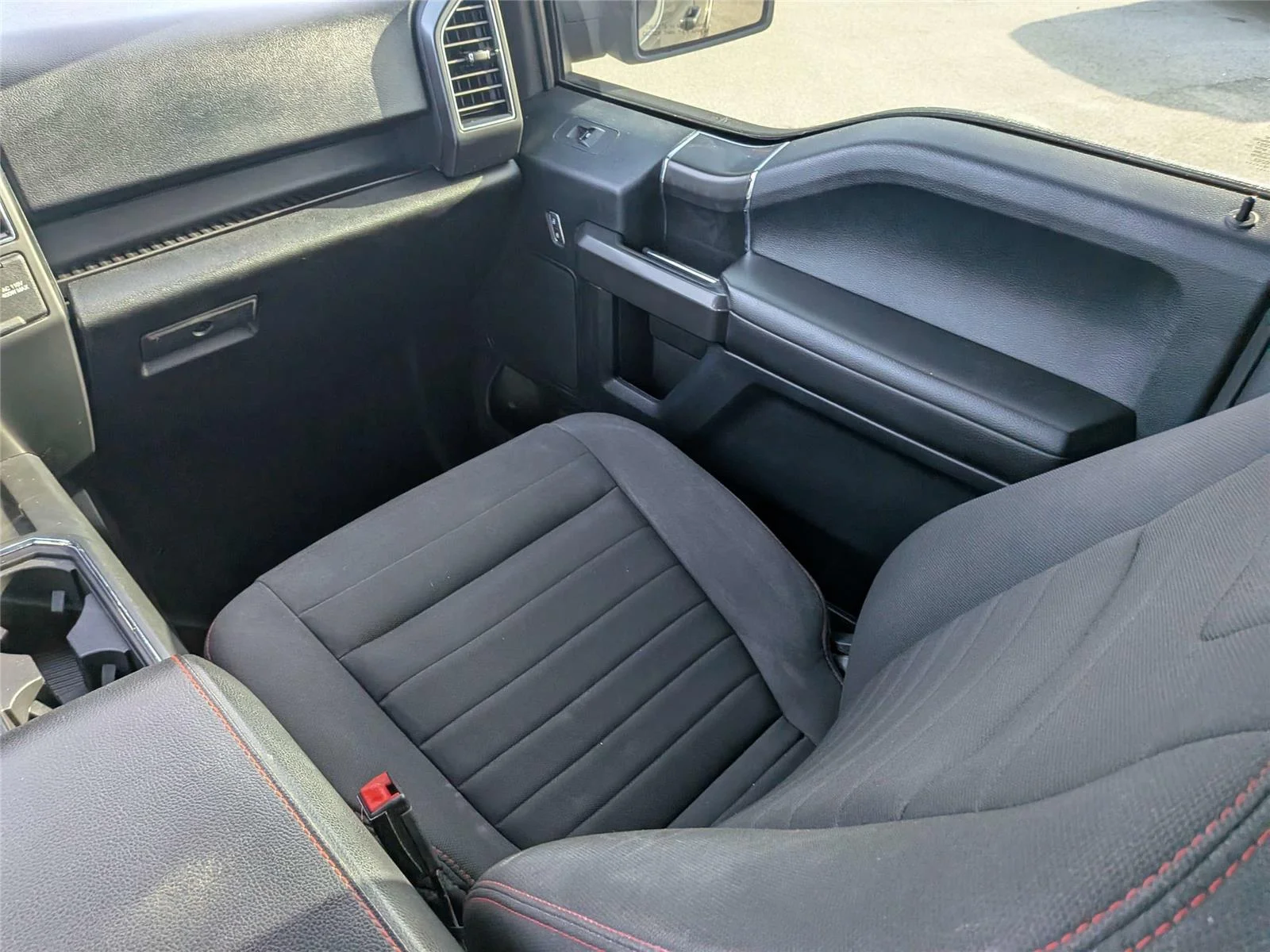 Used 2018 Gray Ford XLT image 17
