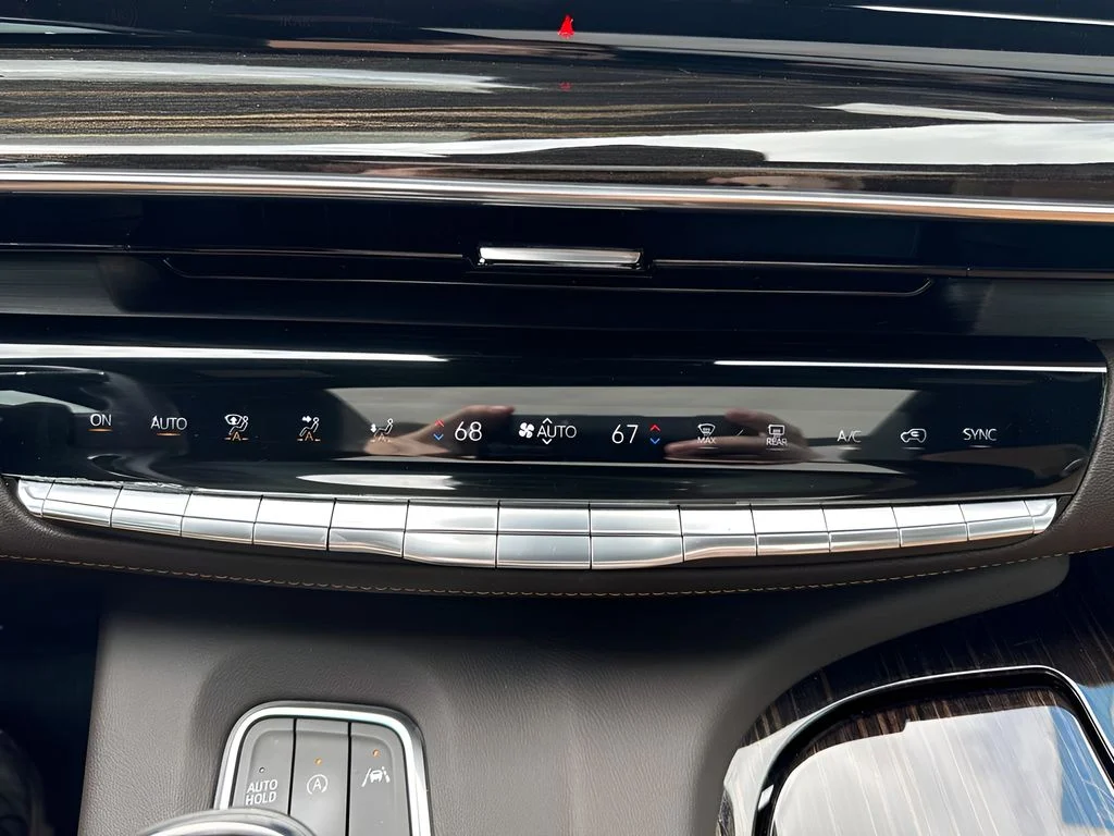 Used 2022 White Cadillac Premium Luxury image 22