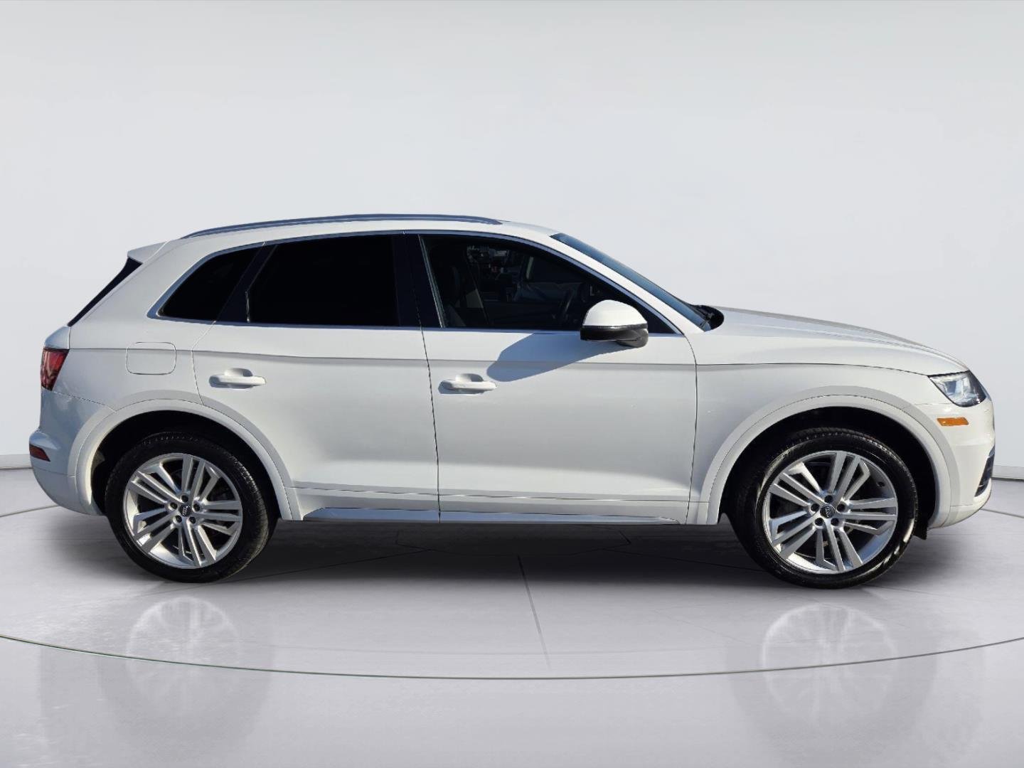 Used 2018 Ibis White Audi Premium Plus image 4