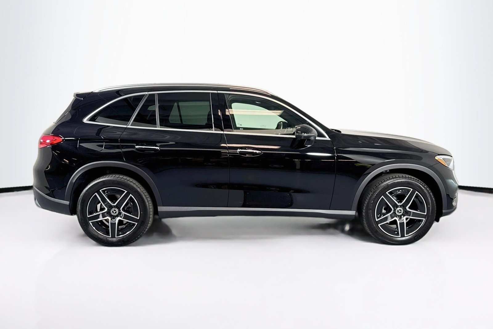 New 2026 Black Mercedes-Benz GLC 300 image 4