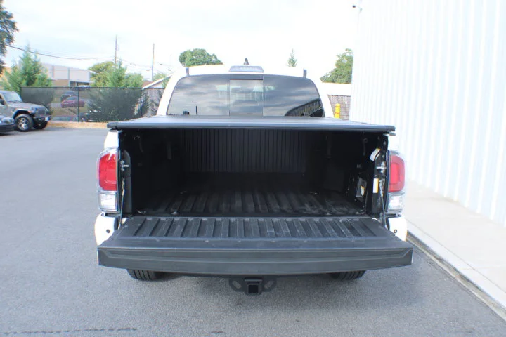 Used 2022  Toyota  image 16