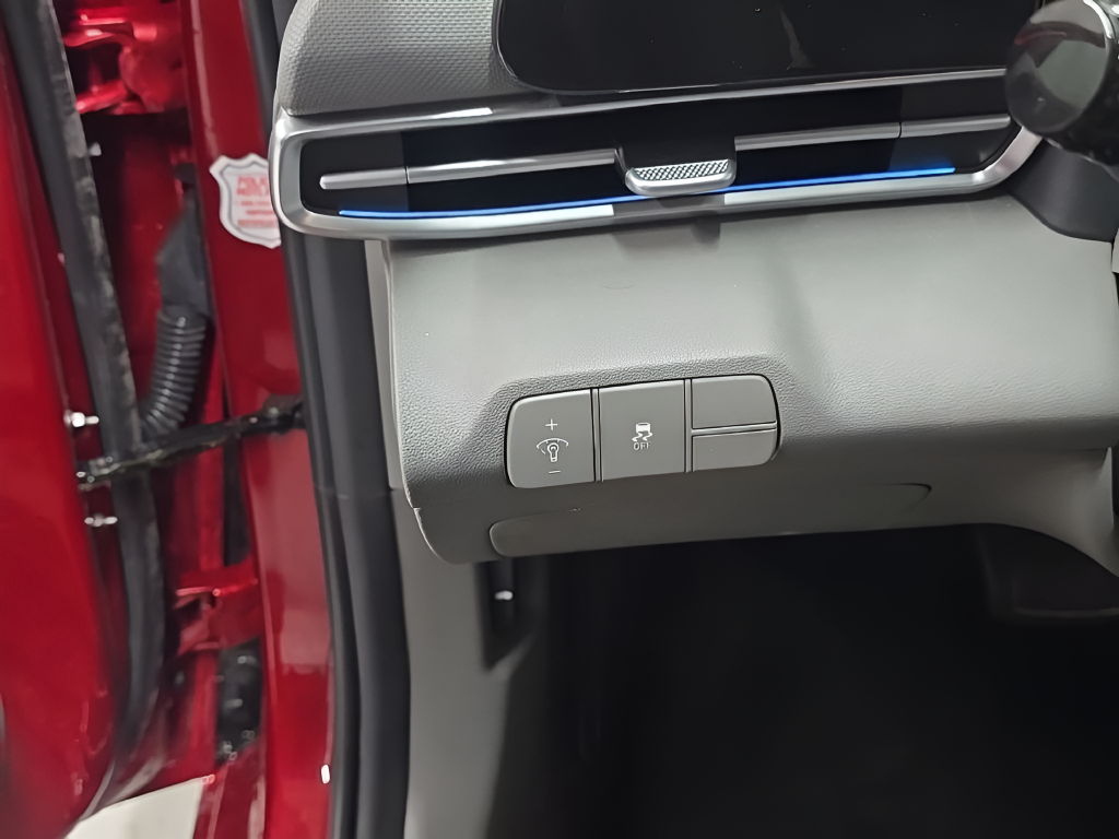 Used 2025 Red Hyundai SEL Convenience image 12