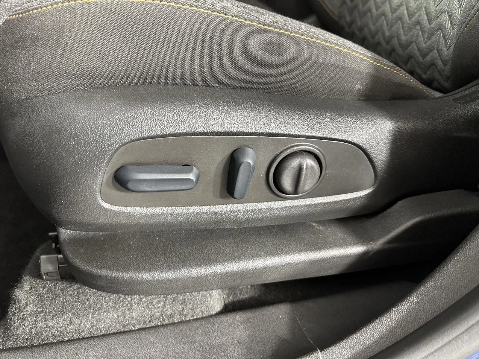 Used 2024 Lakeshore Blue Metallic Chevrolet LT image 8