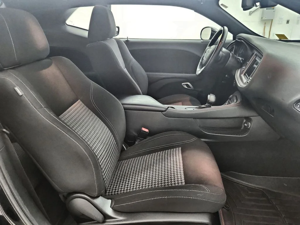 Used 2023 Black Dodge SXT image 36