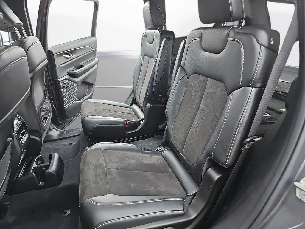 Used 2023 Gray Jeep Altitude image 16