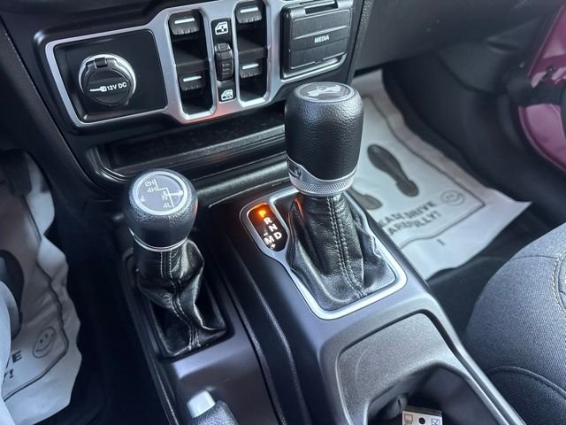 Used 2024  Jeep Sahara image 23