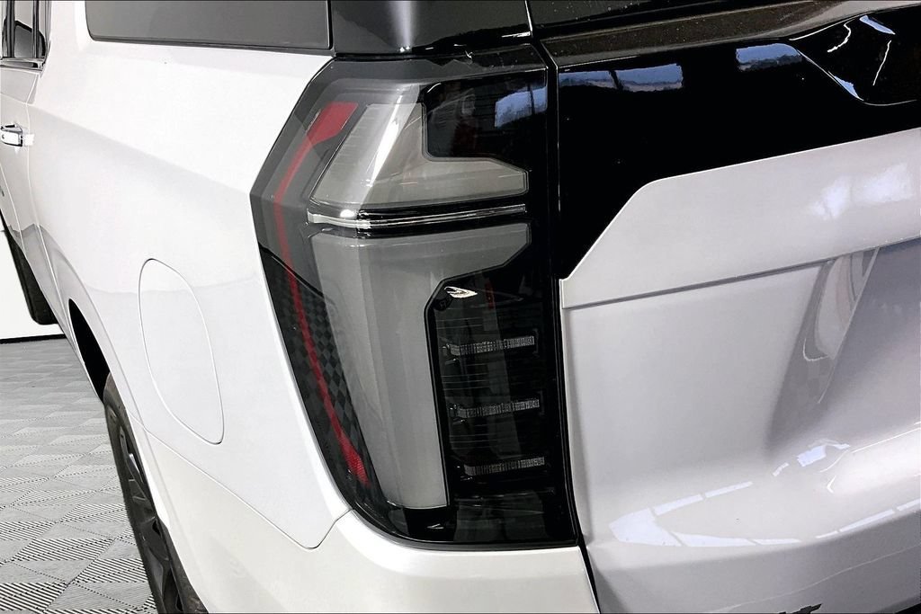 2025 Chevrolet Suburban Premier - Photo 18
