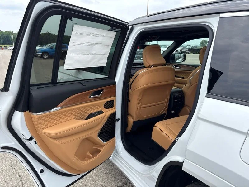 New 2026 Bright White Clear-Coat Exterior Paint Jeep Summit image 12