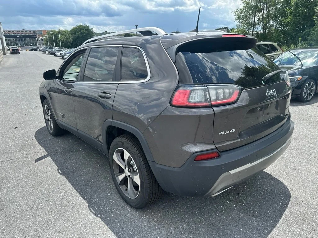 Used 2019 Crystal Metallic Jeep Limited image 7