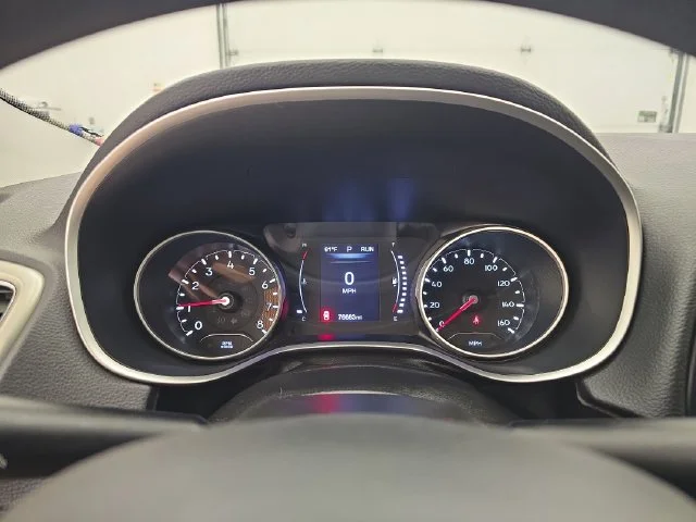 Used 2019 Diamond Black Jeep Sport image 27