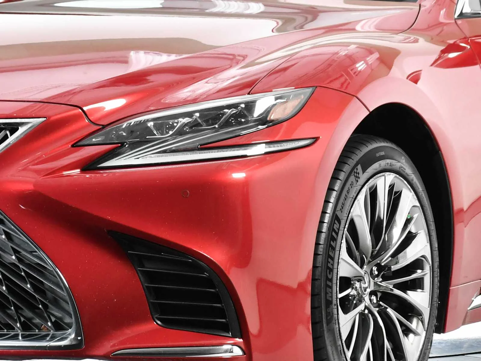 Used 2018 Matador Red Mica Lexus  image 11
