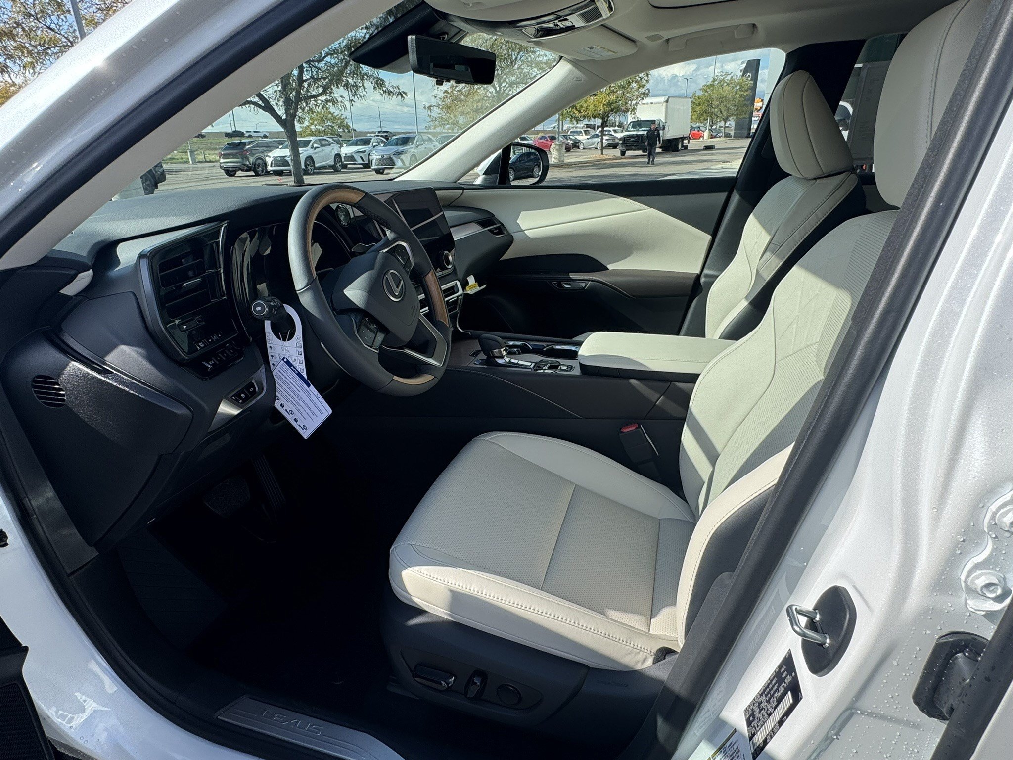 New 2026 Eminent White Pearl Lexus PREMIUM PLUS image 10
