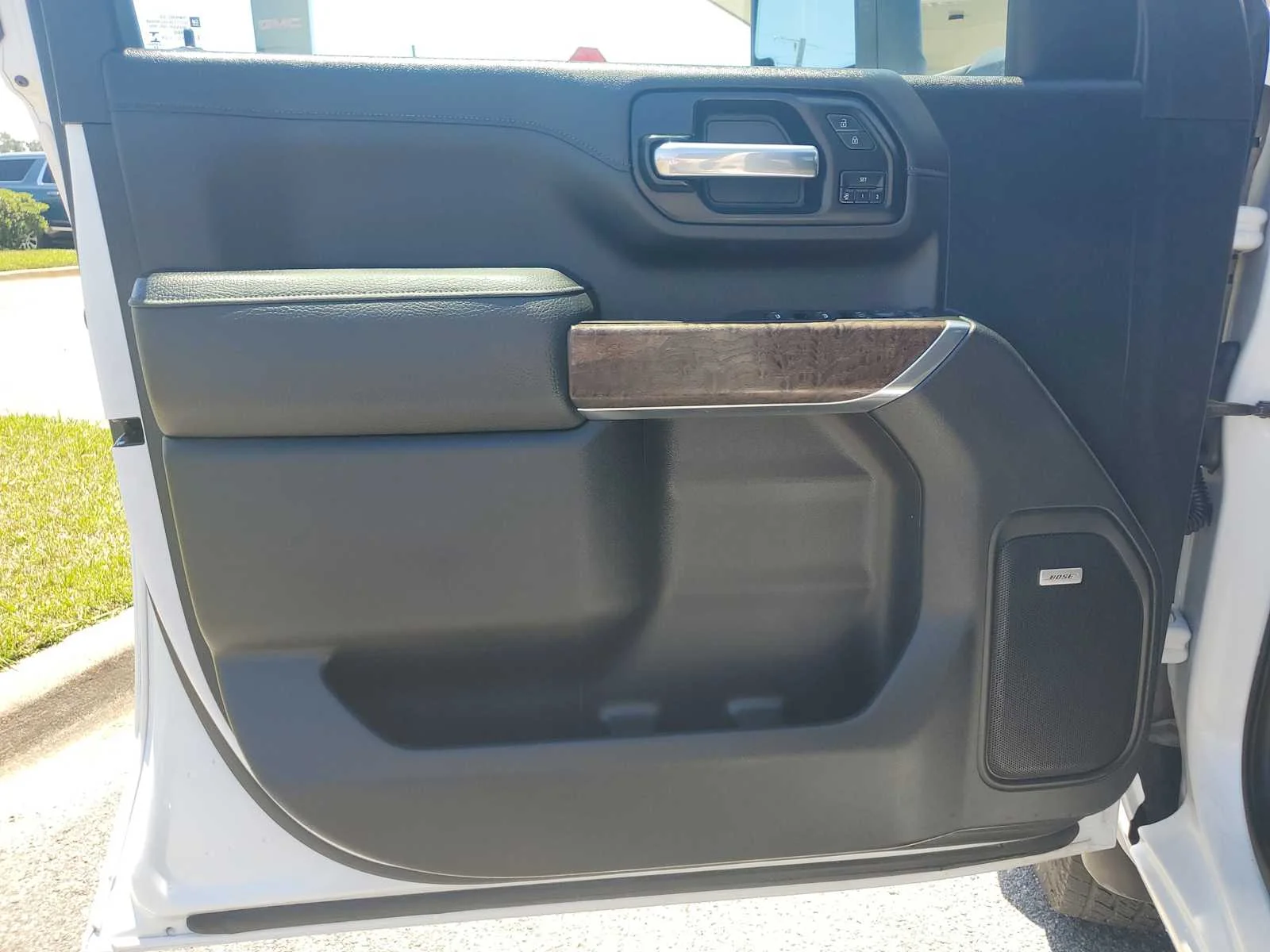 Used 2021 WHITE FROST TRICOAT GMC Denali image 15