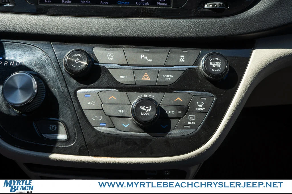 Used 2018 Granite Crystal Metallic Clearcoat Chrysler Touring L Plus image 26
