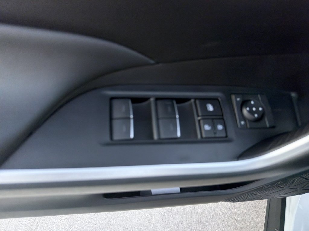 2024 Toyota RAV4 SE - Photo 10