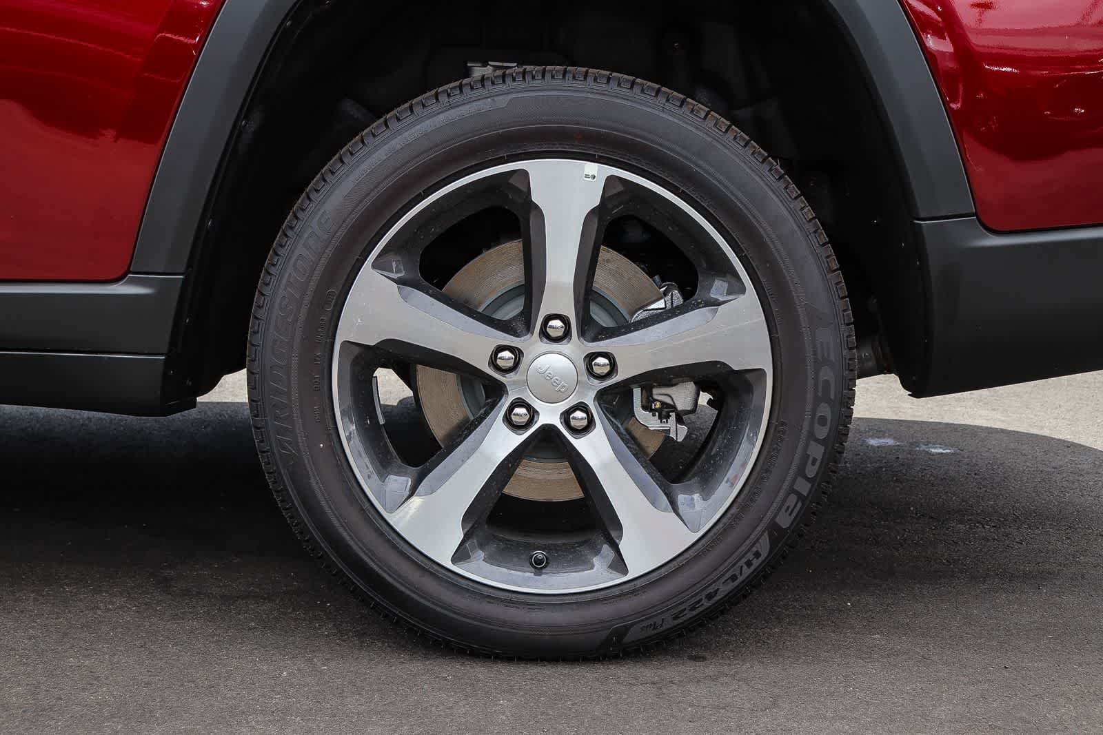 New 2026 Velvet Red Pearl-Coat Exterior Paint Jeep Limited image 11