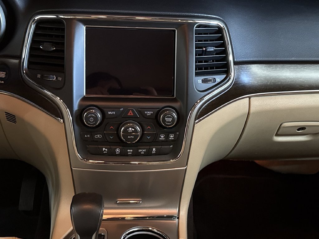 Used 2018 Velvet Jeep Limited image 26
