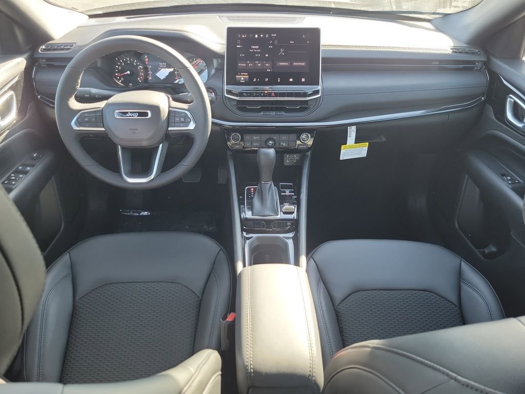 New 2026 Red Hot Pearlcoat Jeep Latitude image 12