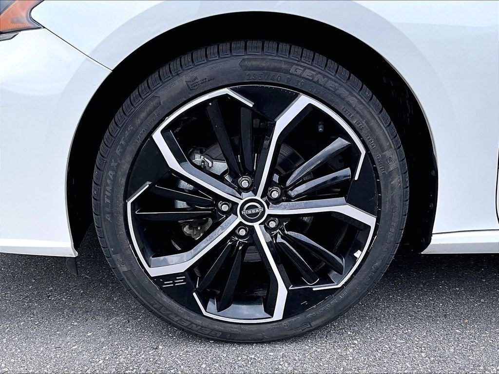 Used 2024 White Nissan 2.5 SR image 7