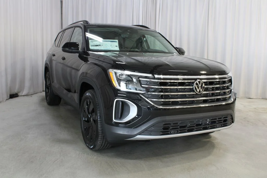 New 2026 Black Volkswagen 2.0T SE w/Technology image 38