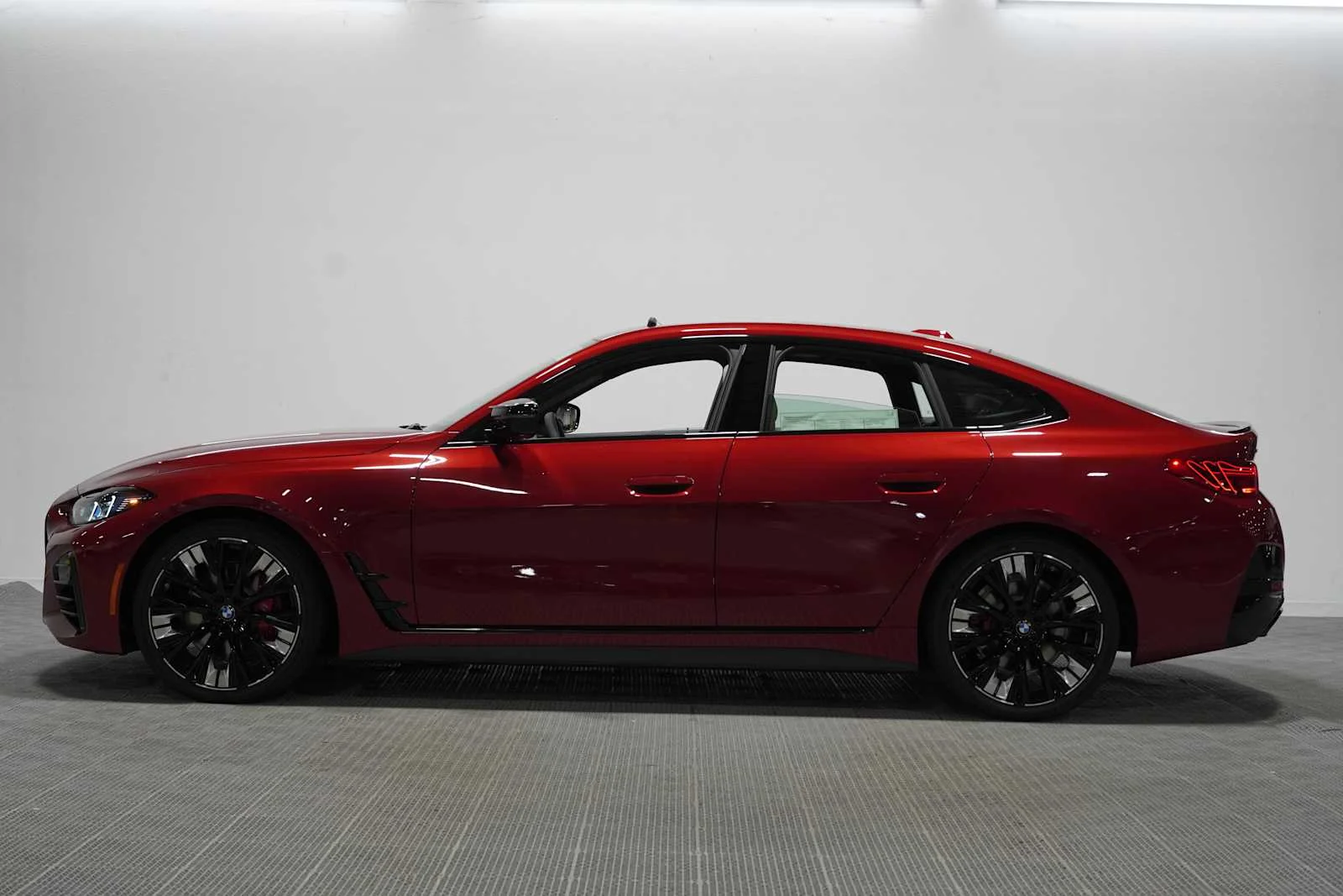 New 2026 Vegas Red Metallic BMW M440i xDrive image 3
