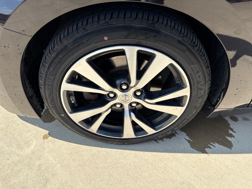 Used 2016 Bordeaux Nissan Platinum image 13