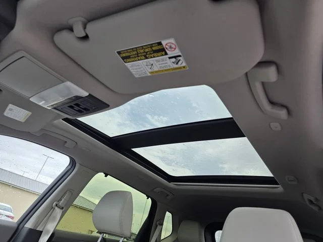 Certified Used 2024 Blu Blk Roof Nissan SL image 20