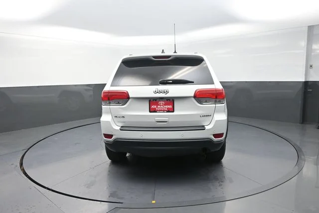 Used 2019 White Jeep Laredo E image 6