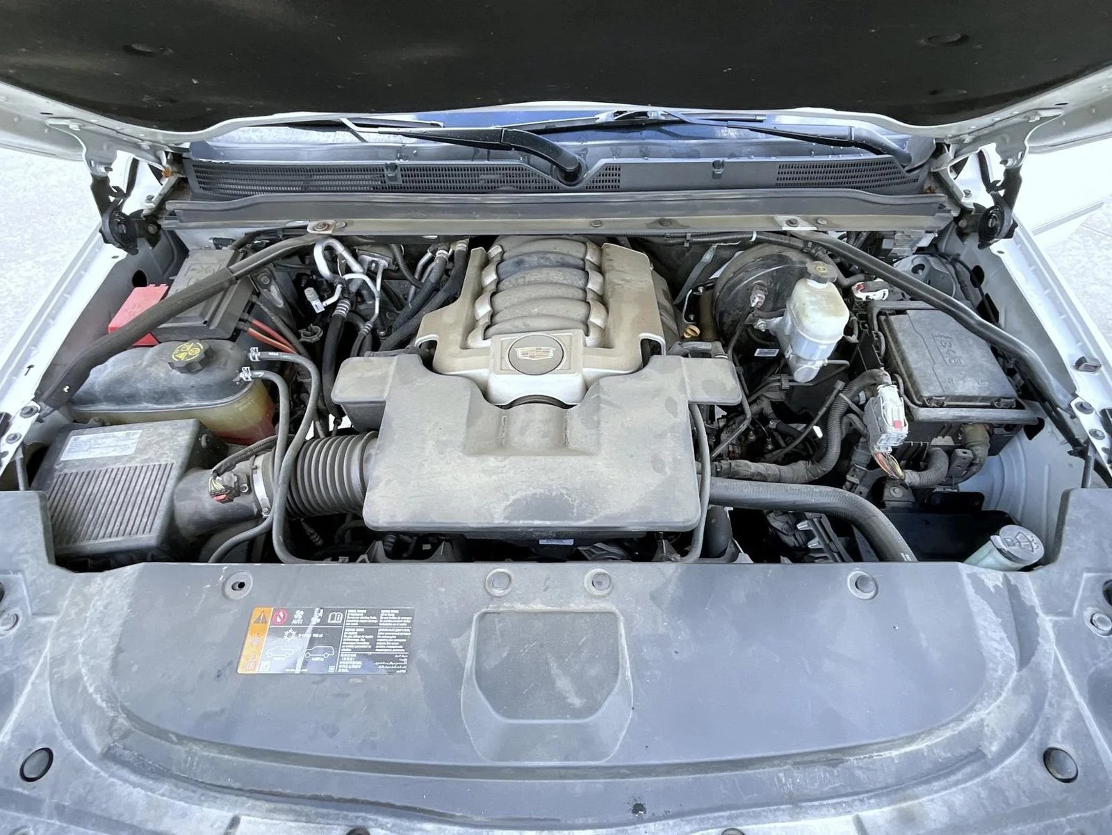 Used 2020 White Cadillac Platinum Edition image 27