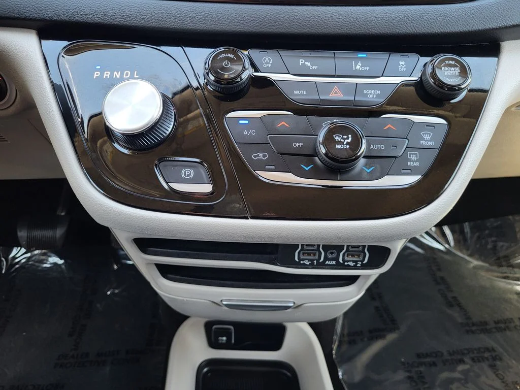 Used 2023 White Chrysler Touring L image 15