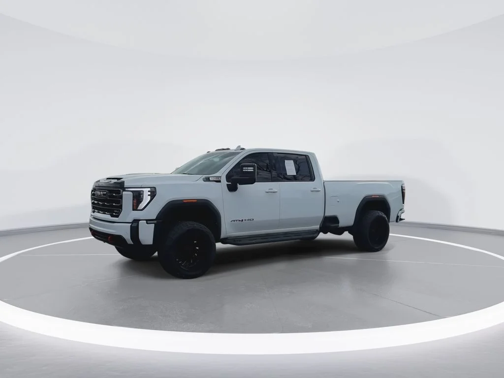 Used 2024 White GMC AT4 image 4