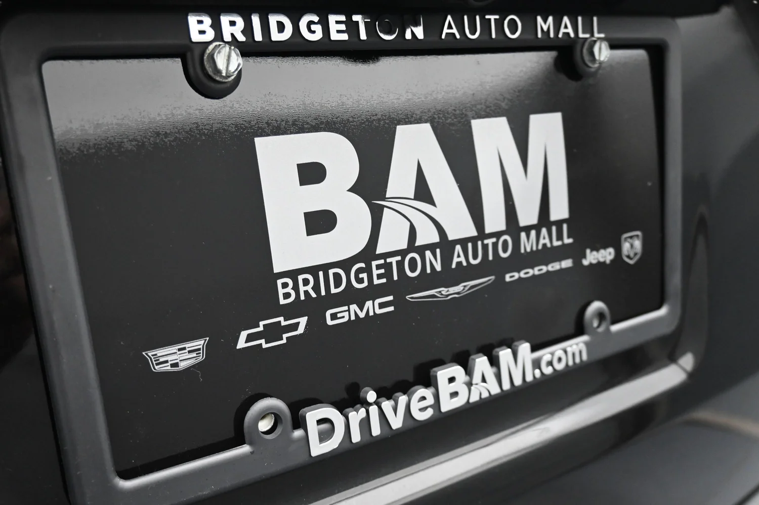 Used 2020 Black GMC SLE image 30