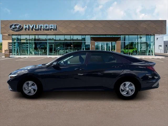 New 2026 Abyss Black Hyundai SE image 3