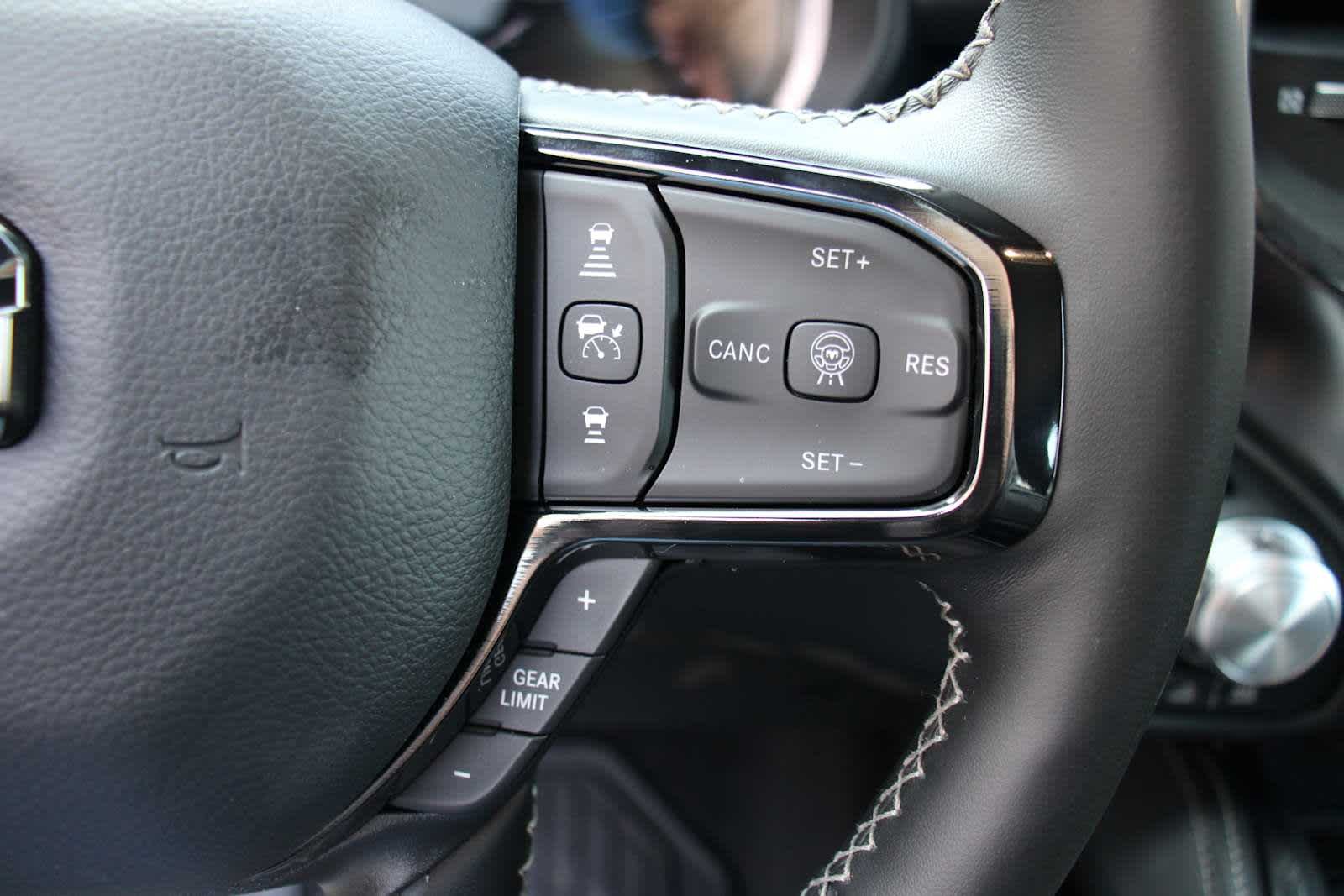 2025 RAM 1500 Limited - Photo 22