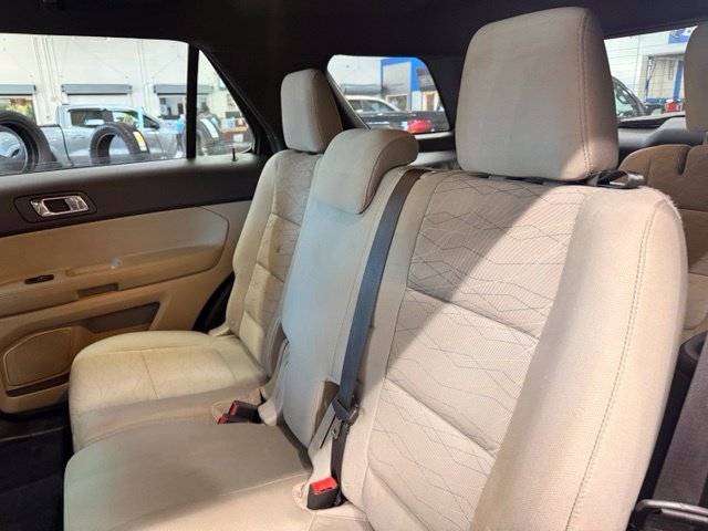 Used 2015 Red Ford Base image 16