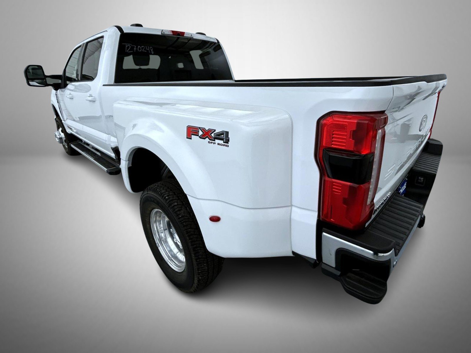 New 2027 Oxford White Ford XLT image 7