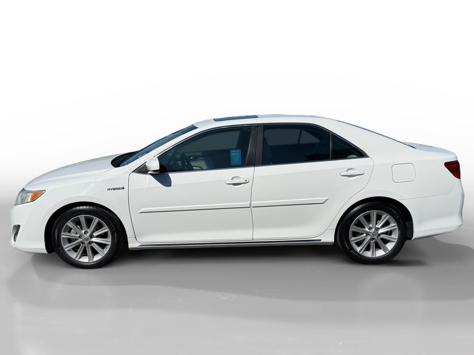 Used 2014 Super White Toyota XLE image 2
