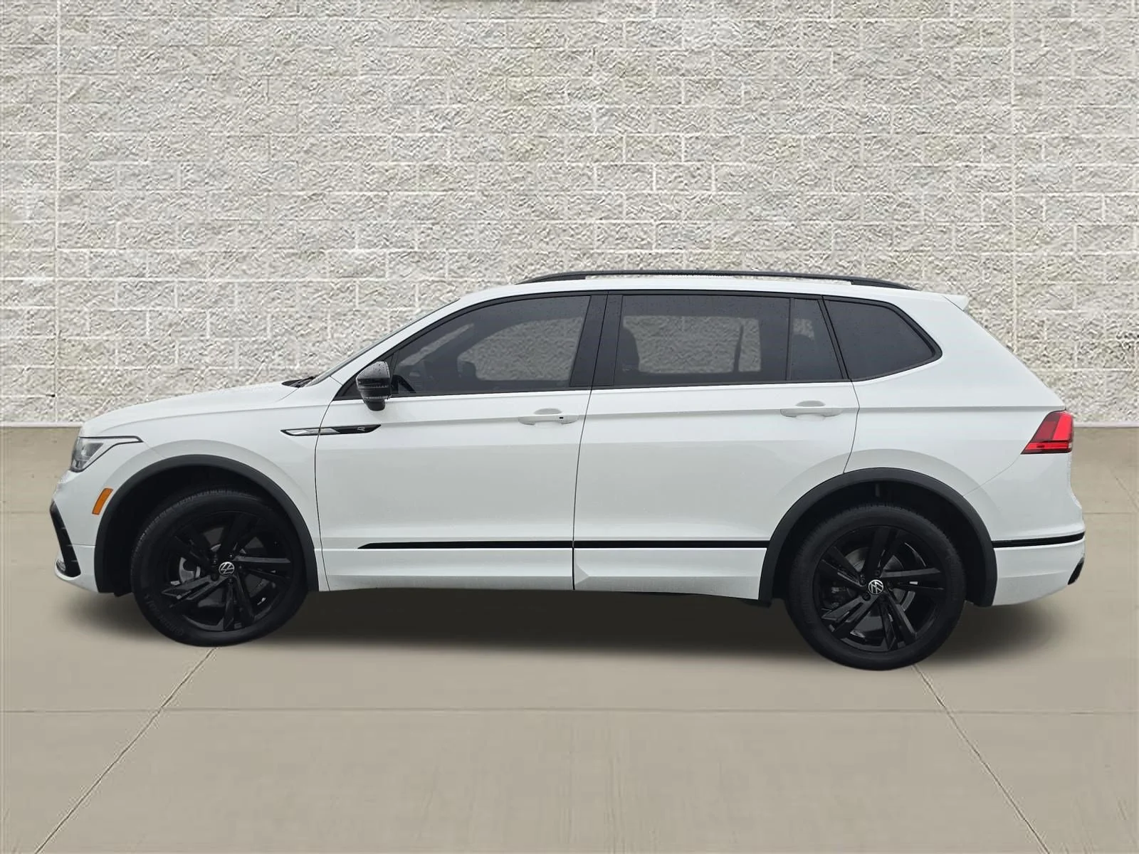 Certified Used 2023 Opal White Volkswagen SE R-Line Black image 4