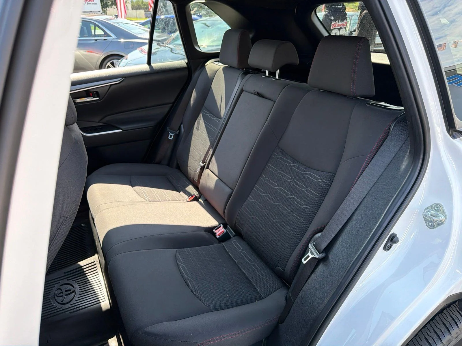 2023 Toyota RAV4 SE - Photo 23