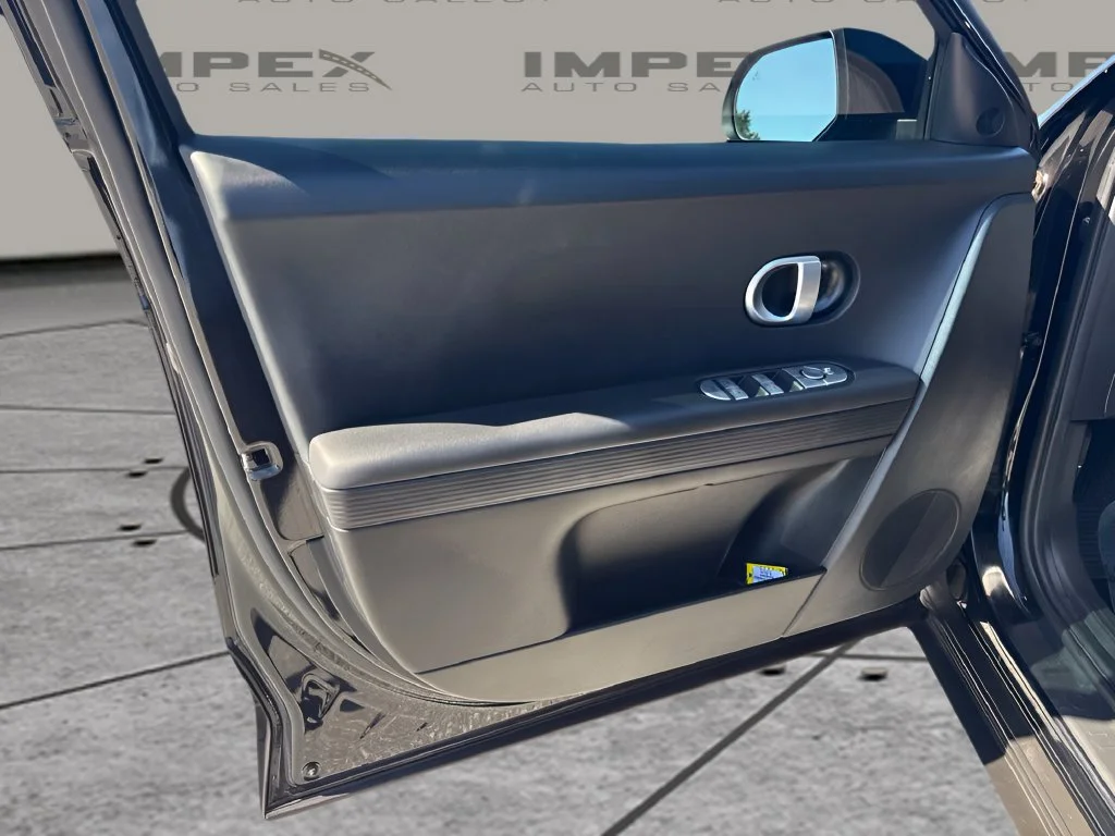 Used 2023 Black Hyundai SE image 19